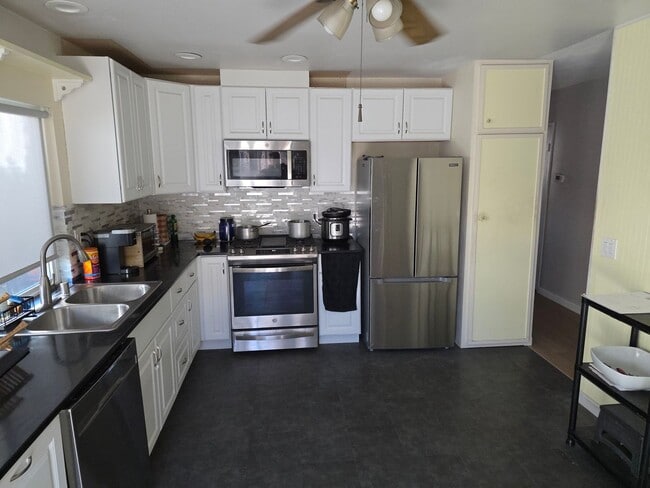 Building Photo - Quiet 3 bedroom 2 bath home in Poway in cul-de-sac in Poway school district