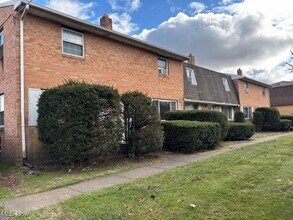 Building Photo - 1286 N Chapel St