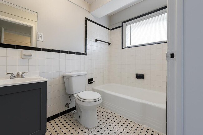 Foto del edificio - 14825 Joy Rd