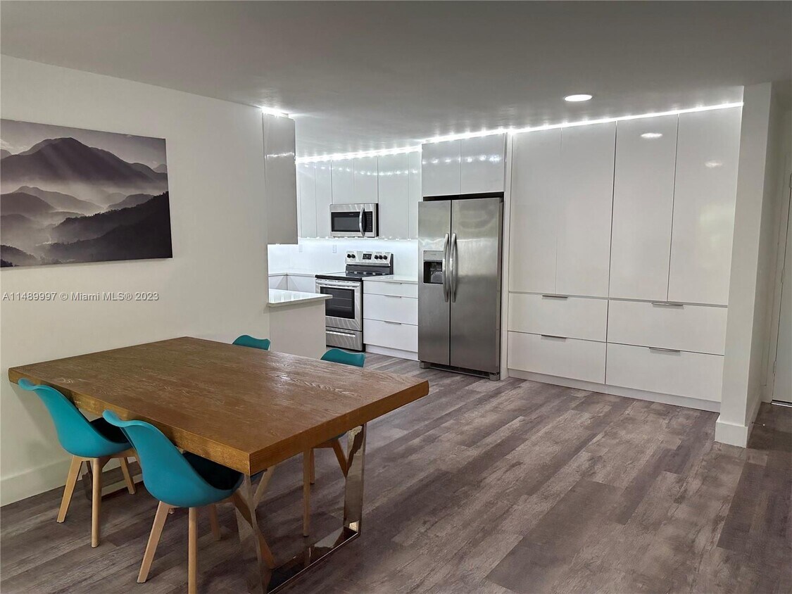 Foto principal - 555 NE 123rd St