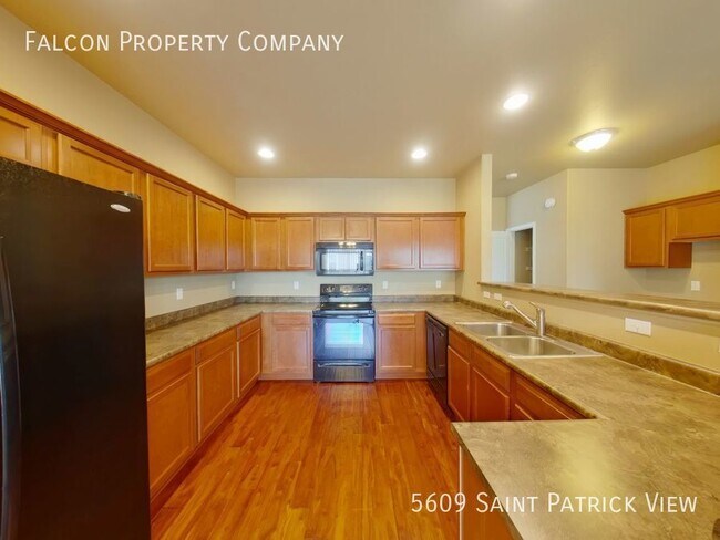 Building Photo - Lovely Townhome in Dublin Terrace! - Lease...
