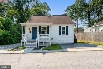 Building Photo - 409 Maple Ln NW