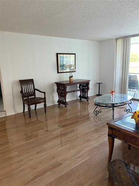 Foto principal - 3750 Inverrary Dr