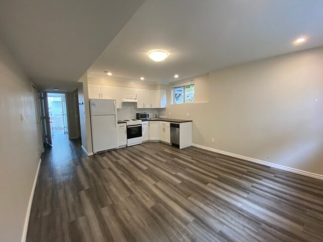 Building Photo - 2220 Sun Valley Dr