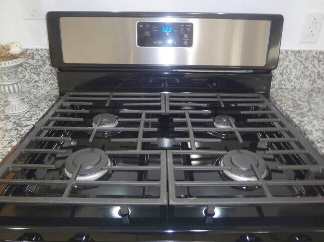 Gas Range - 2665 L St