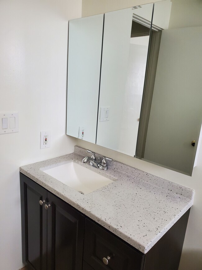 Foto del edificio - 220 N Crescent Dr