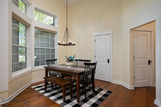 Building Photo - 2418 Lasso Ave