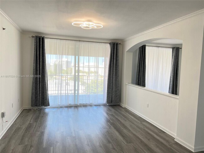 Foto del edificio - 17150 N Bay Rd
