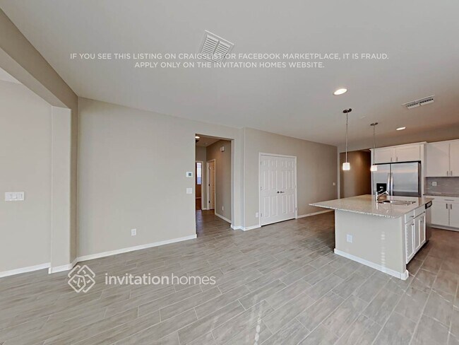 Building Photo - 10831 W Luke Ave