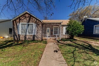 Building Photo - 3017 Colonial Ave
