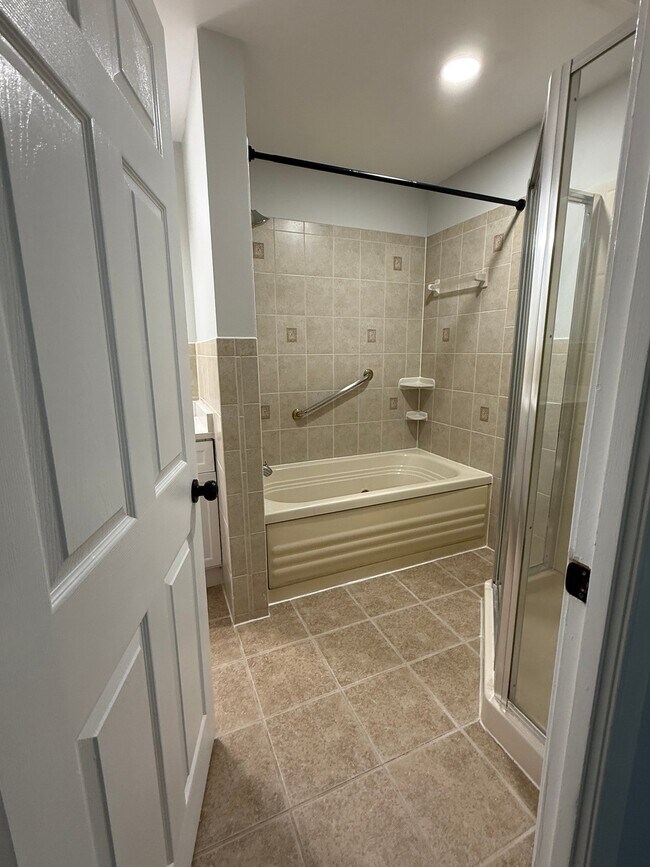 Building Photo - 5511 Henderson Way