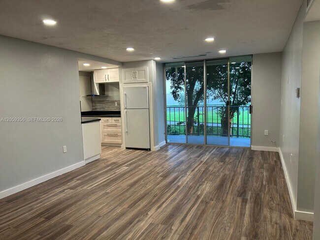 Foto del edificio - 9320 Fontainebleau Blvd