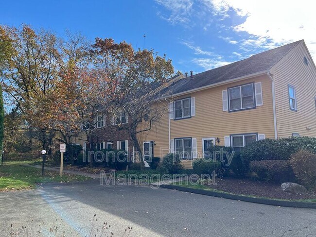 Building Photo - 1400 Hartford Tpke