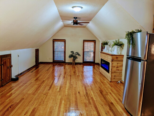 Building Photo - 2710 Bryant Rd