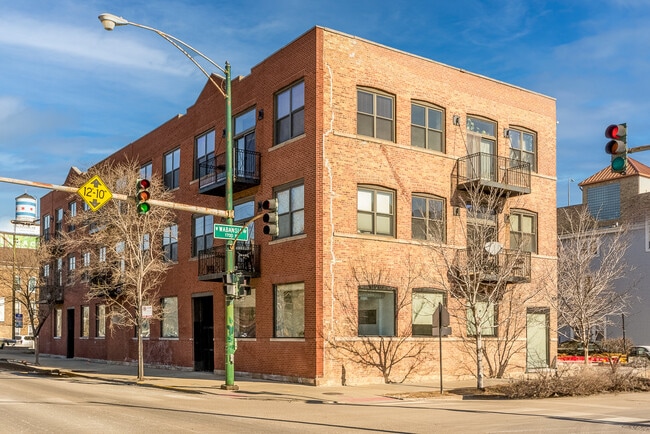 Building Photo - 1560 W Wabansia Ave