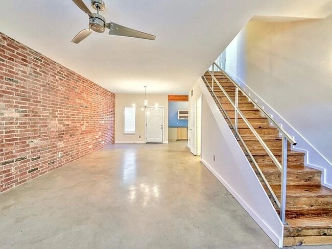 Photo - Stylish Two Story Townhome in the Cedars District of Dallas