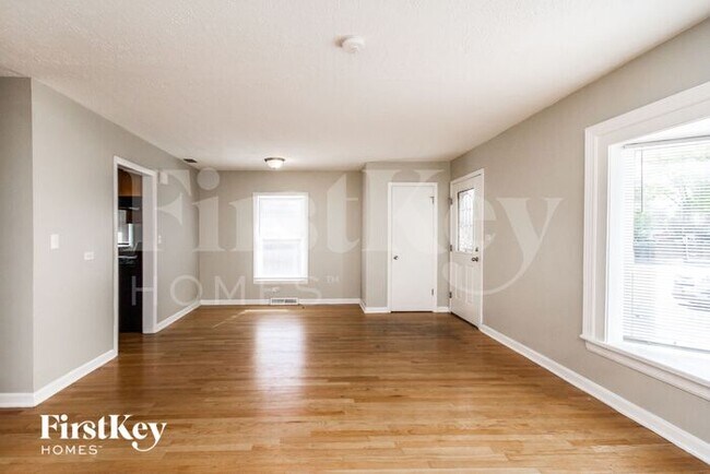 Foto del edificio - 50 W Irving Park Rd