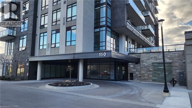 Photo du bâtiment - 150 Water St N