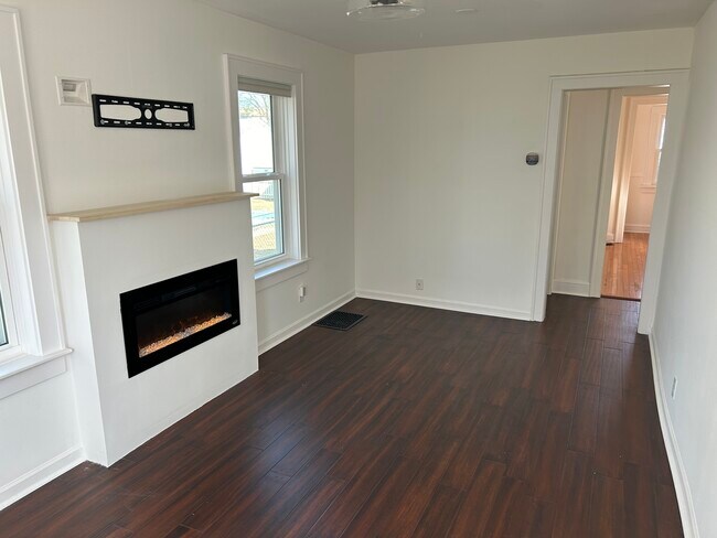 Mount to hang tv included - 5617 37th Ave S