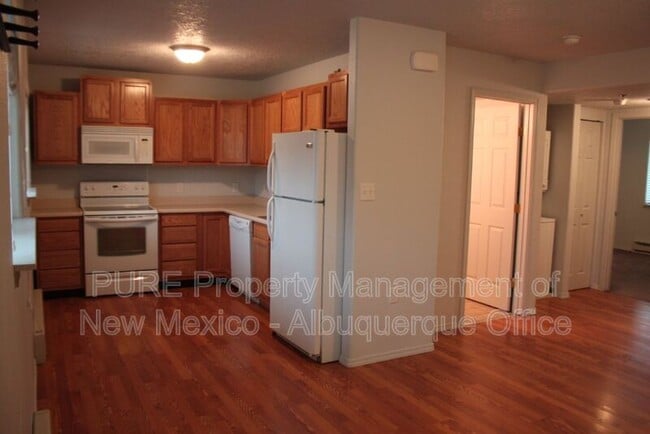Building Photo - 408 E Comanche St