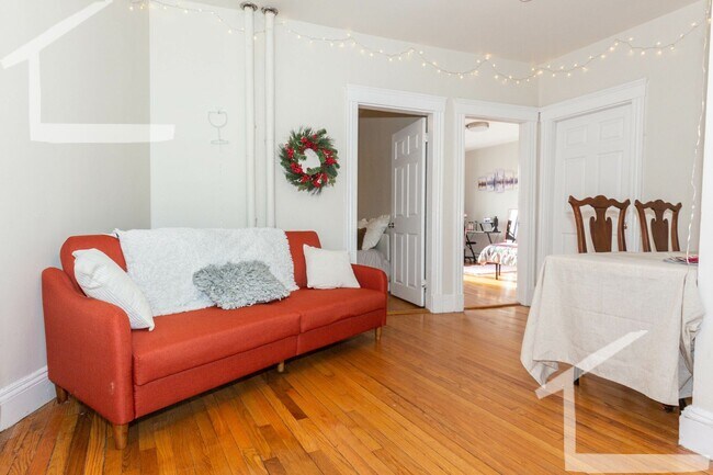 Foto del edificio - 368 Chestnut Hill Ave