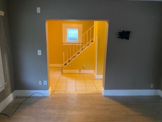 Foto del edificio - Spacious 3-Bedroom Home for Rent in North Hill