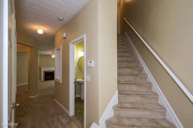 Building Photo - 6237 Cedar Close