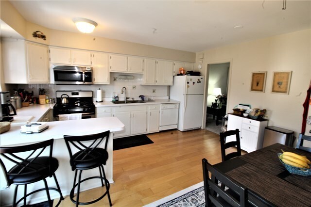 Building Photo - 815 Country Club Dr