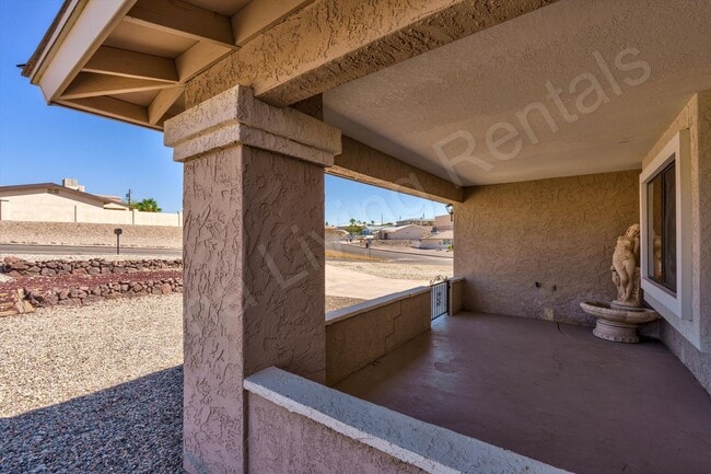 Building Photo - SOUTHSIDE POOL HOME