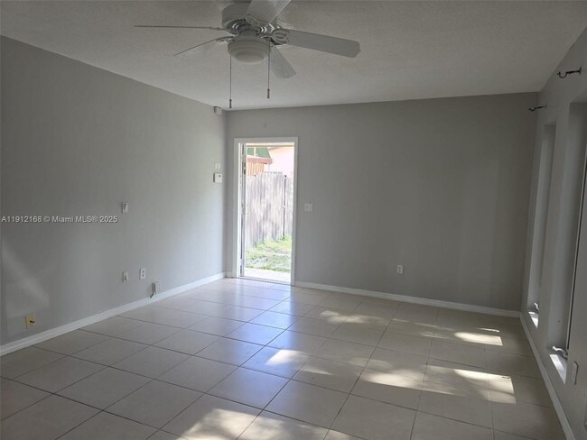 Building Photo - 4830 SW 27th Ave