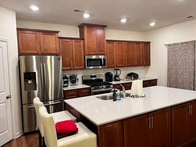 Kitchen - 1147 Epiphany Rd