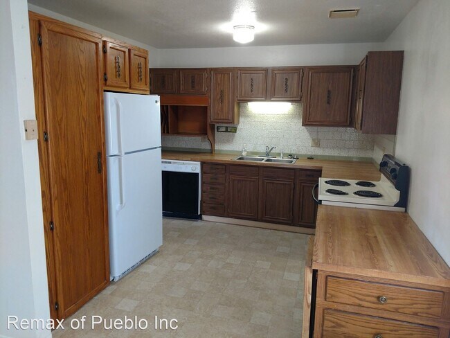 Building Photo - 5 br, 2 bath House - 2711 VINEWOOD LN