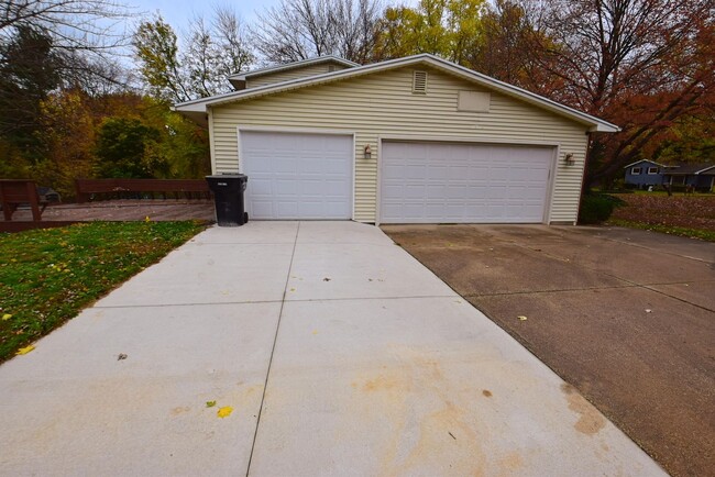 Foto del edificio - Updated 3 bedroom, 2.5 bath South bend IN ...