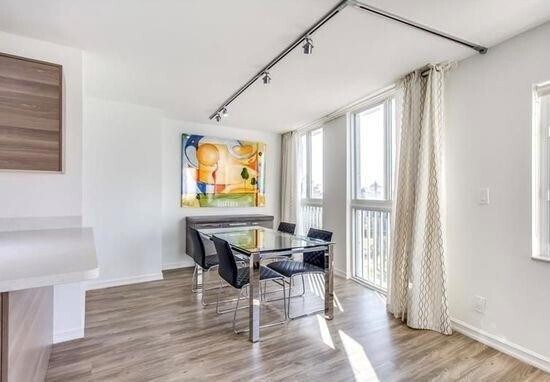 Foto del edificio - 720 Bayshore Dr