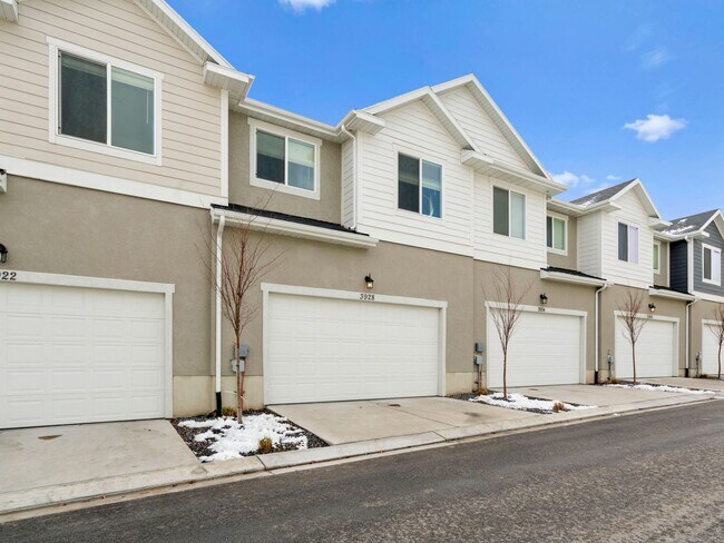 Foto del edificio - Private Basement Suite in Bright Co-Ed Townhome in Lehi Exchange!