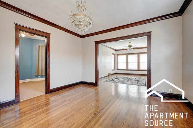 Building Photo - 2254 N Karlov Ave