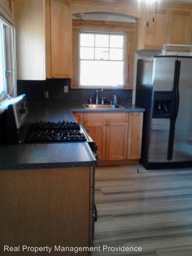 Building Photo - 154 Potters Ave