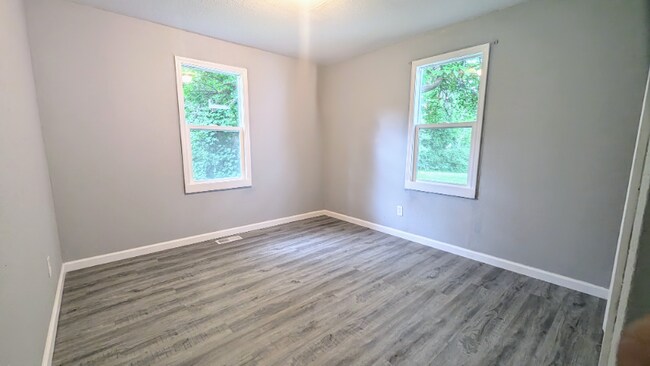 Building Photo - 520 S Barrett Ave