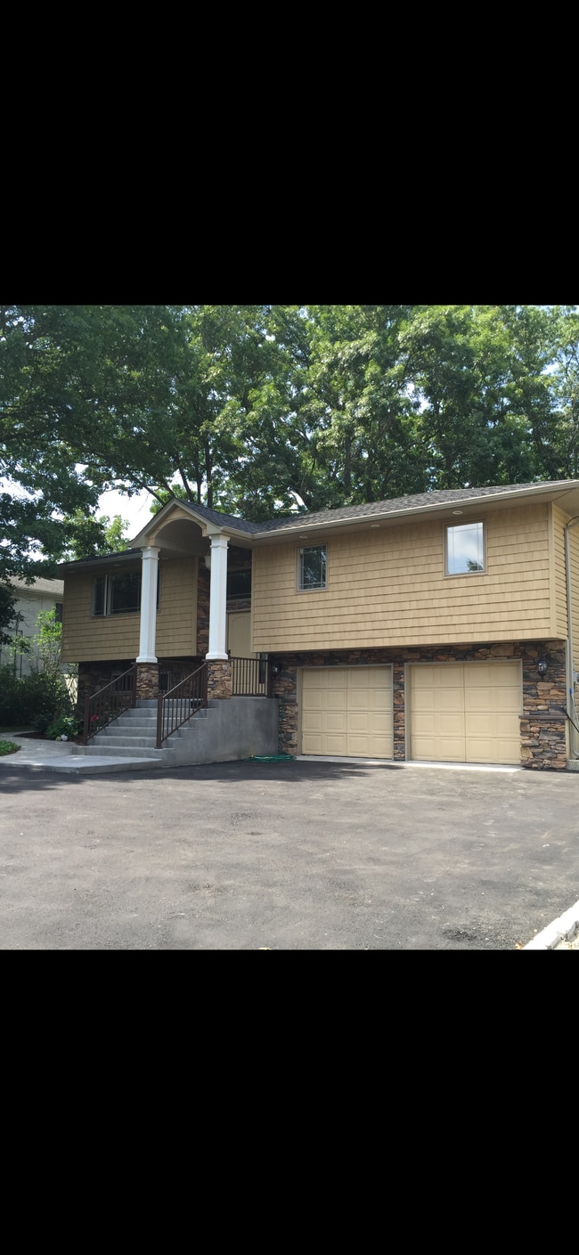 Photo - 717 Old Bethpage Rd Apartments