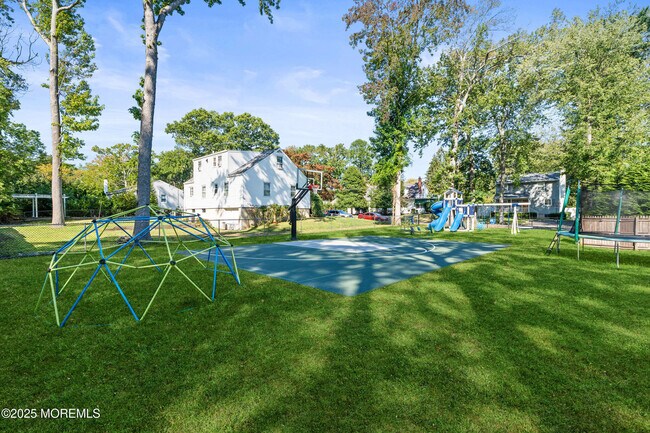 Building Photo - 437 Redmond Ave