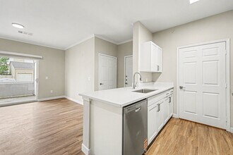 Building Photo - Whisper Creek