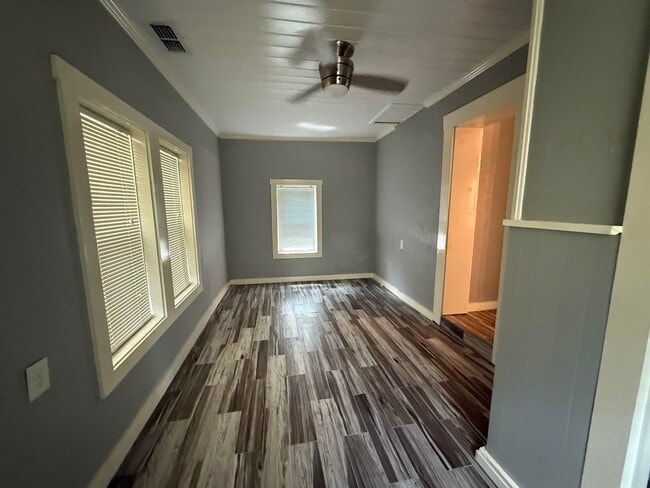 Building Photo - 1316 Aintree Ln