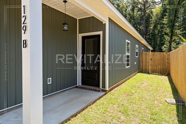 Building Photo - 129 Harris Ave