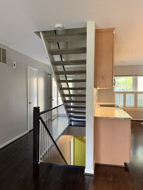 Building Photo - 2156 Golf Course Dr