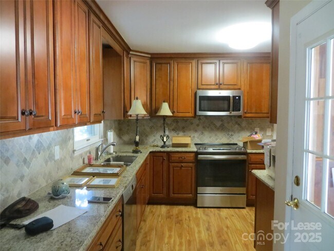 Foto del edificio - 1610 Andover St NW