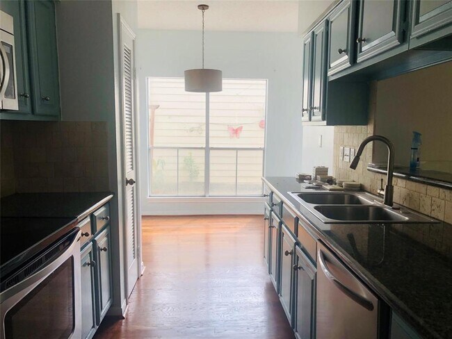 Foto del edificio - 5930 Woodway Place Ct