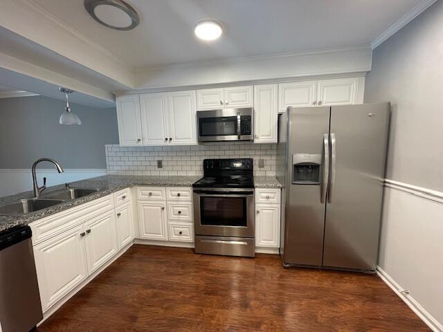 Building Photo - 121 The Bunkers