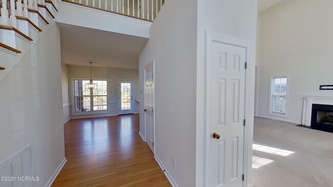 Foto del edificio - 6119 Dorsett Pl