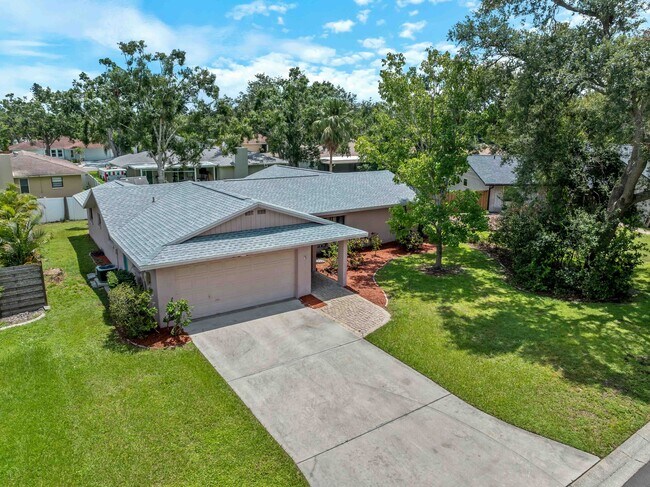 Foto del edificio - 8429 Cypress Lake Cir