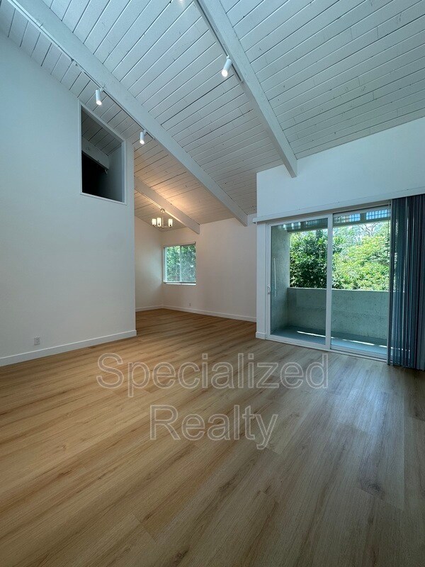 Foto del edificio - 12325 Moorpark St